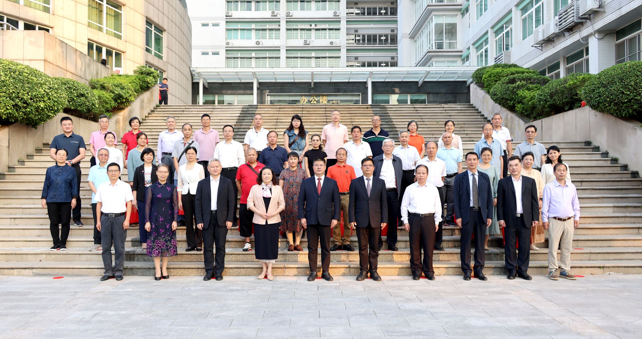 开云kaiyun官方网站隆重举行2024年教职工荣休仪式