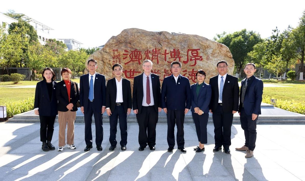 世界卫生组织整合医疗服务司司长鲁迪·埃格斯一行访问开云kaiyun官方网站