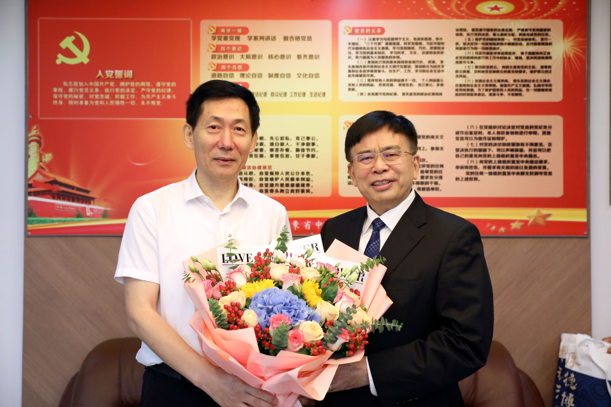 开云kaiyun官方网站领导走访慰问教师