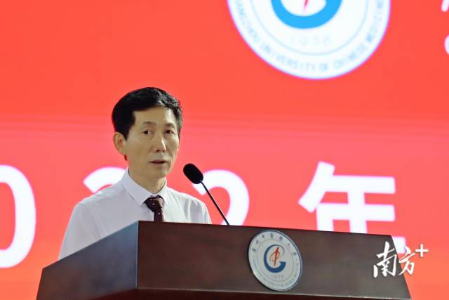 开云kaiyun官方网站校长王伟开学致辞。