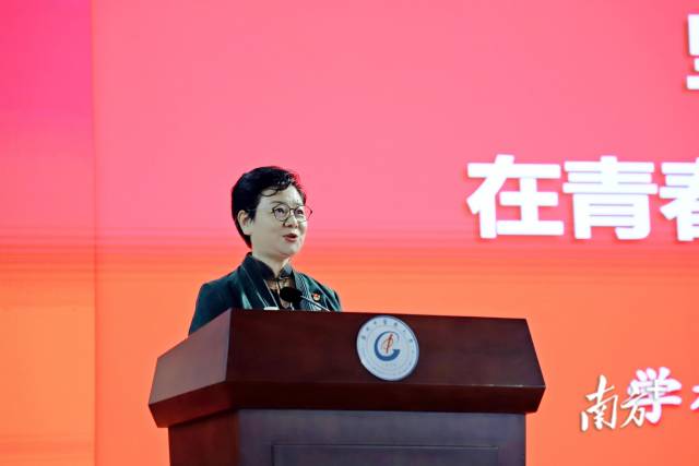 开云kaiyun官方网站党委书记张建华开讲“思政第一课”。