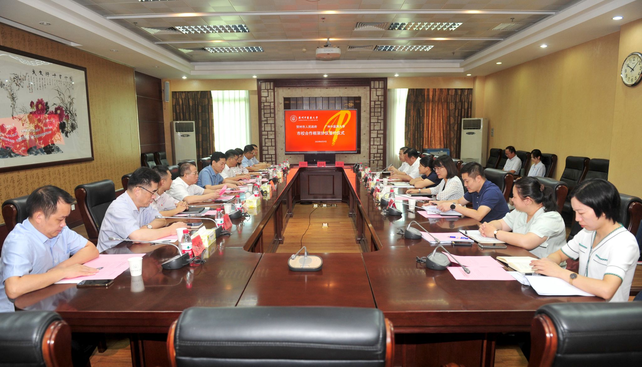 开云kaiyun官方网站与贺州市人民政府续签市校合作框架协议